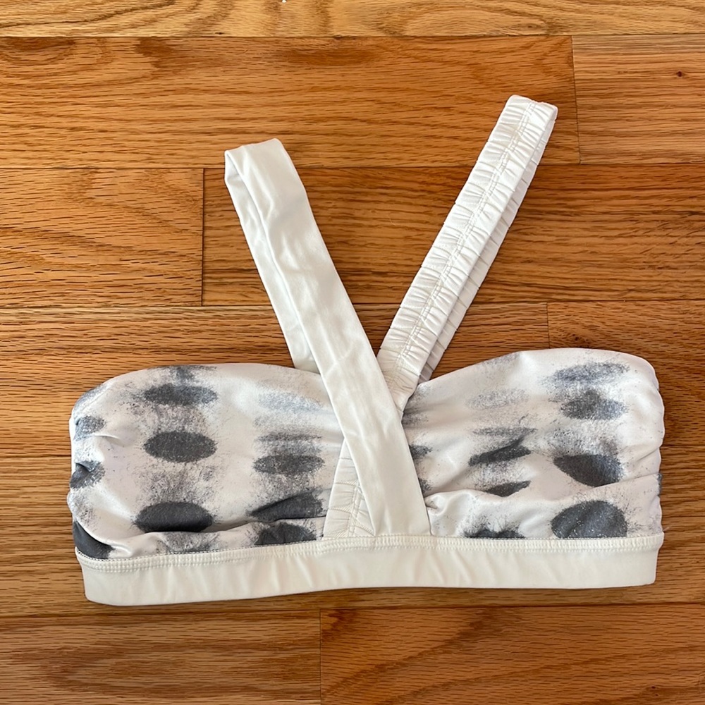 Lululemon sports bra cross over straps